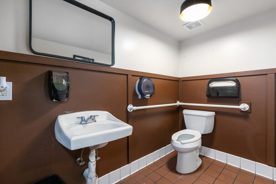 More Photos Of 8501 El Camino Real, Atascadero Restaurant For Sale