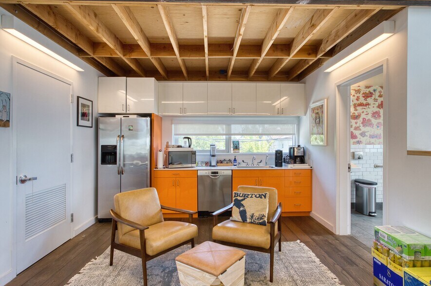 More Photos Of 542 N Larchmont Blvd, Los Angeles Office For Sale