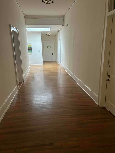 More Photos Of 443 N Main St, Hendersonville Storefront Retail Residential For Lease