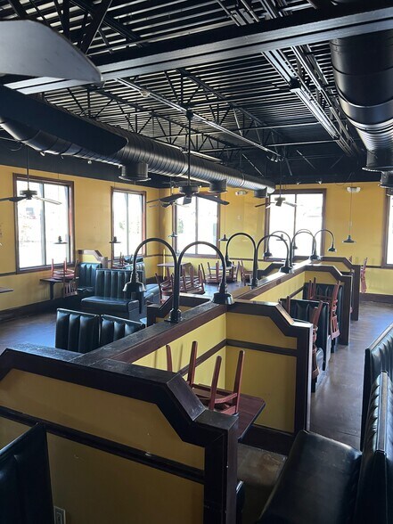 More Photos Of 2080 Lower Roswell Rd, Marietta Restaurant For Lease