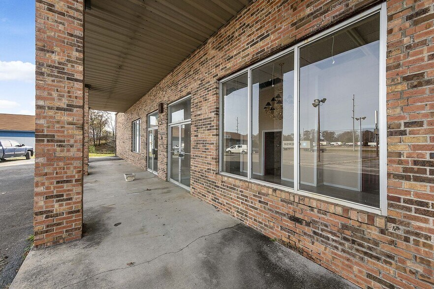 More Photos Of 2808 E Lamar Alexander Pky, Maryville Freestanding For Lease