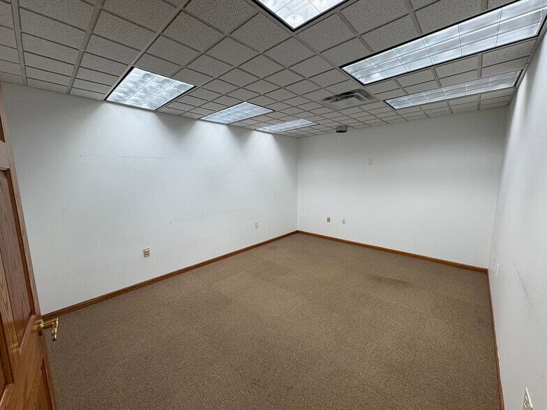 More Photos Of 5200 S Cliff Ave, Sioux Falls Office For Lease