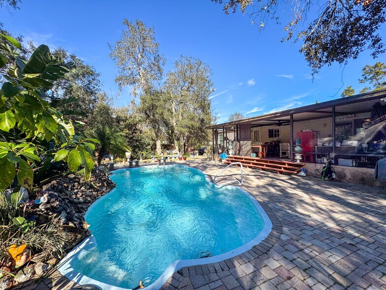 More Photos Of 15525 Shady Hills Rd, Spring Hill Restaurant For Sale