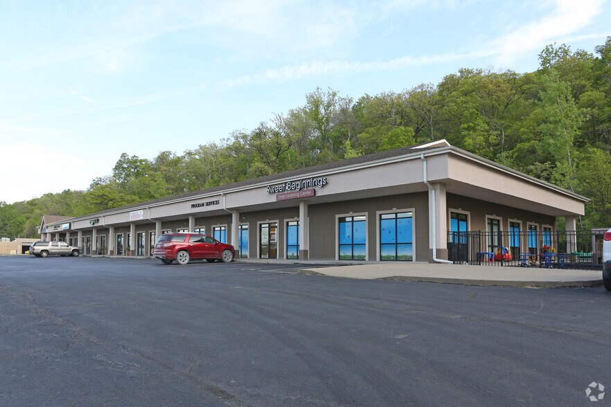 More Photos Of 7400-7440 NW River Park Dr, Parkville General Retail For Lease