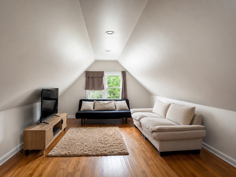 More Photos Of 50 Jewell St, Garfield Apartments For Sale