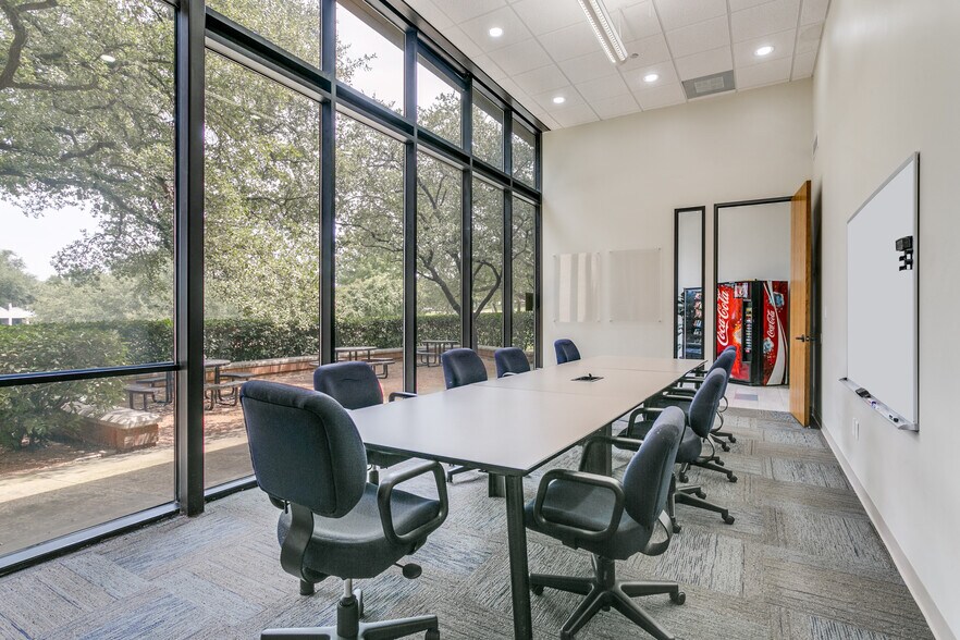 More Photos Of 1400 Corporate Dr, Irving Office For Lease