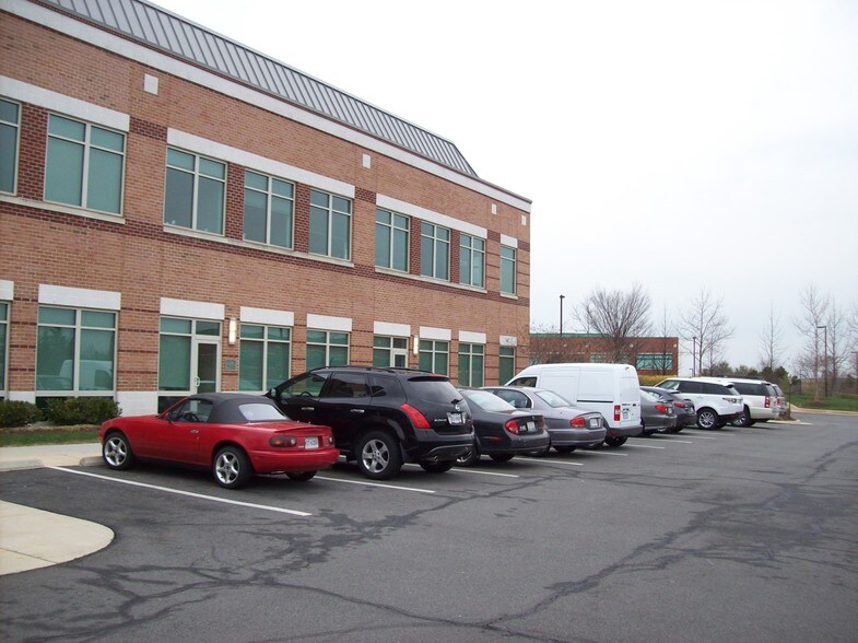 More Photos Of 21351 Gentry Dr, Sterling Office For Lease