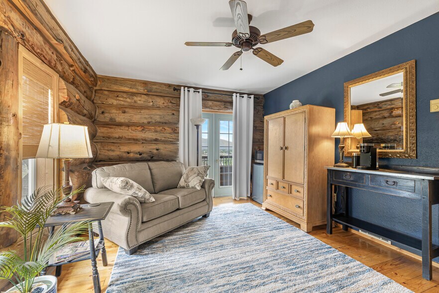 More Photos Of 13 Gott Ln, Salmon Hospitality For Sale