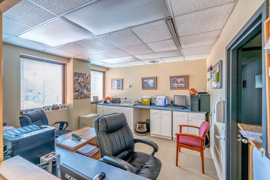 More Photos Of 40 Hurley Ave, Kingston Medical For Sale