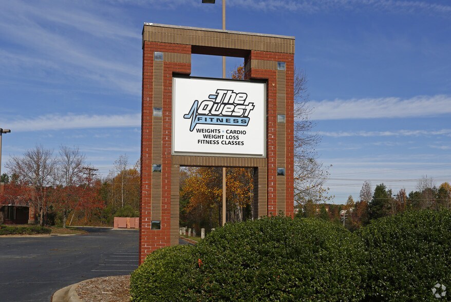 More Photos Of 10404 E Independence Blvd, Matthews Unknown For Lease