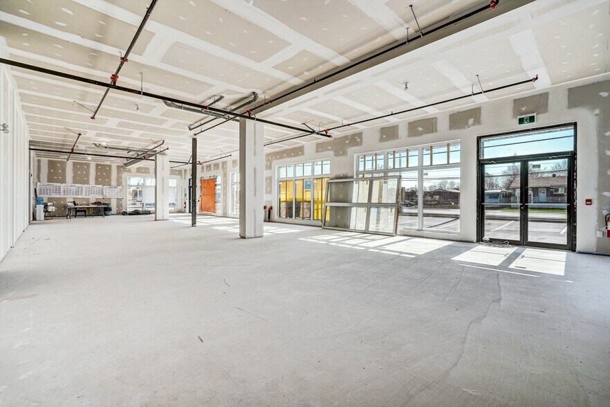 More Photos Of 689 Boul Saint-Jean-Baptiste, Mercier Storefront Retail Office For Lease