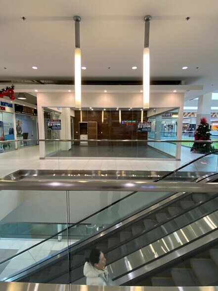 More Photos Of 7163 Yonge St, Markham Apartments For Sale