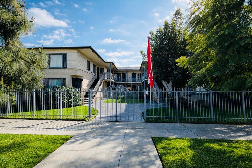 Primary Photo Of 1026-1036 W 57th St, Los Angeles Apartments For Sale