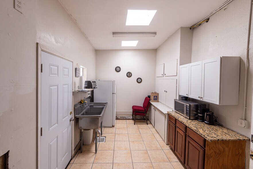 More Photos Of 3912 Eagle Rock Blvd, Los Angeles Office For Lease