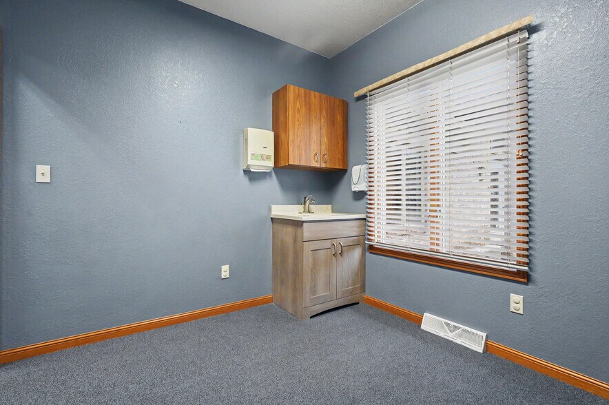 More Photos Of 819 Southwestern Run, Youngstown Medical For Sale