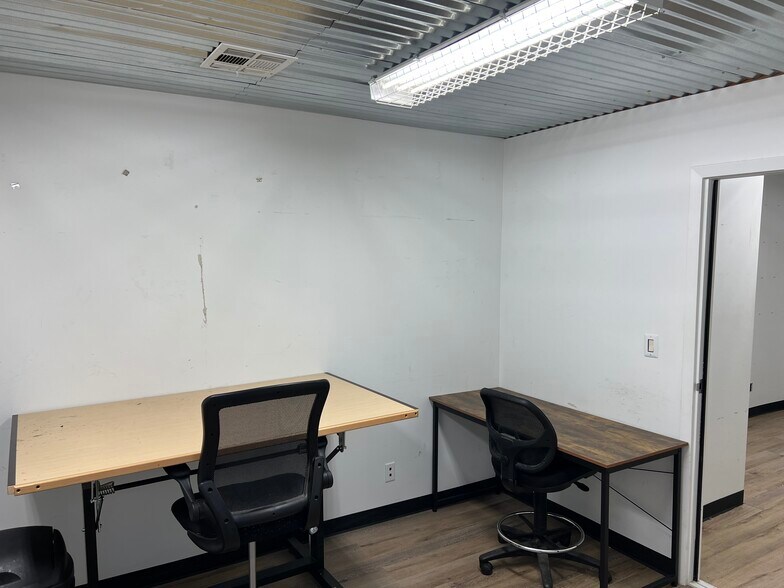 More Photos Of 15148 S 33rd West Ave, Glenpool Manufacturing For Lease