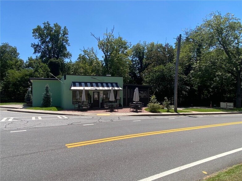 More Photos Of 270 E Main St, Dahlonega Freestanding For Sale