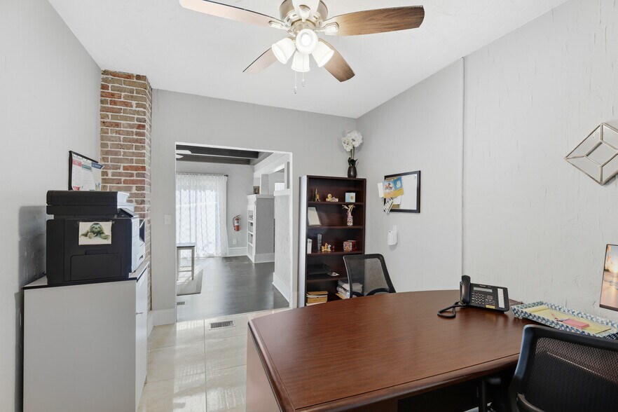 More Photos Of 1322 3rd Ave W, Bradenton Office Residential For Sale