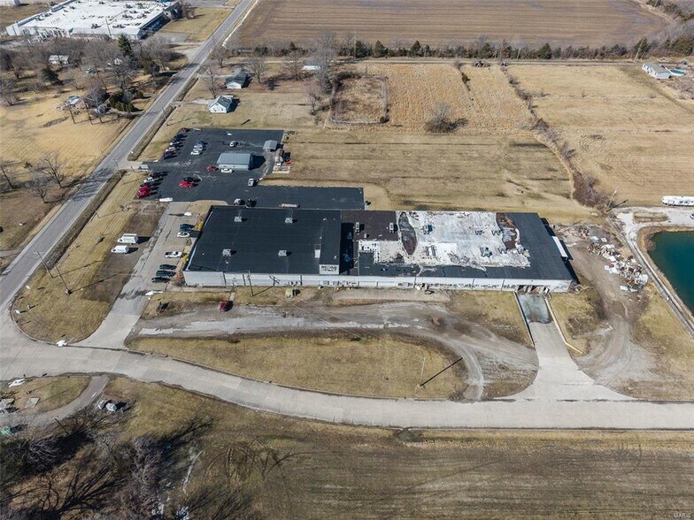 More Photos Of 5565 State Rt 154, Pinckneyville Showroom For Sale