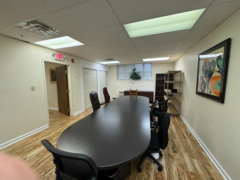 More Photos Of 815 Greenwood Ave, Jenkintown Office For Sale