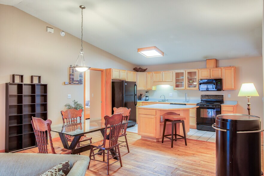 More Photos Of 1533 Arbors Ln, Bloomington Apartments For Sale