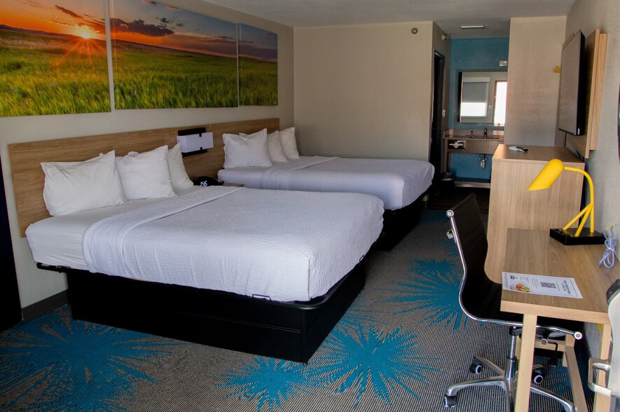 More Photos Of 2102 S Coulter St, Amarillo Hotel For Sale