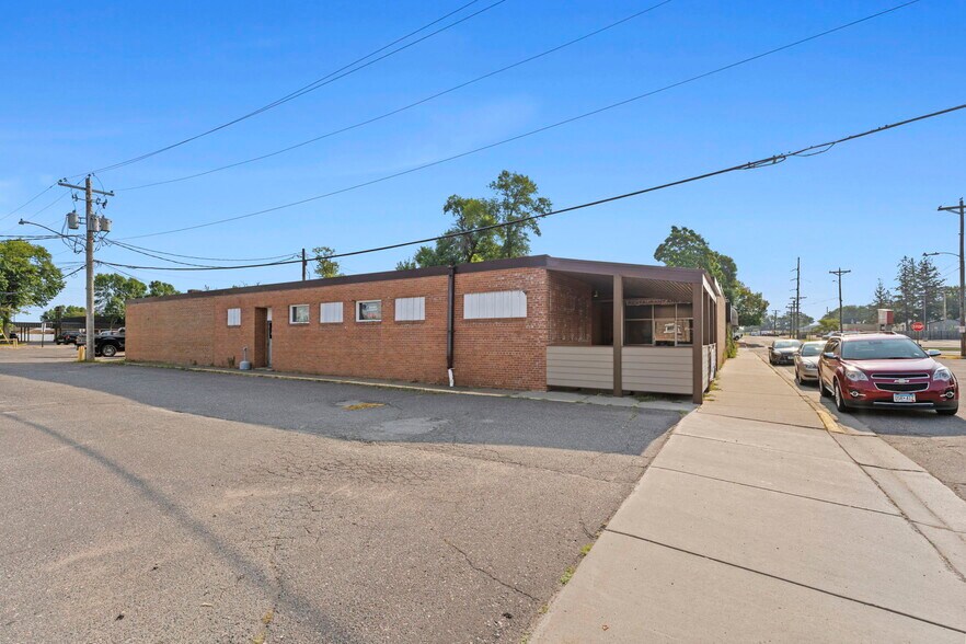 More Photos Of 118 Railroad Ave NE, Mora General Retail For Sale