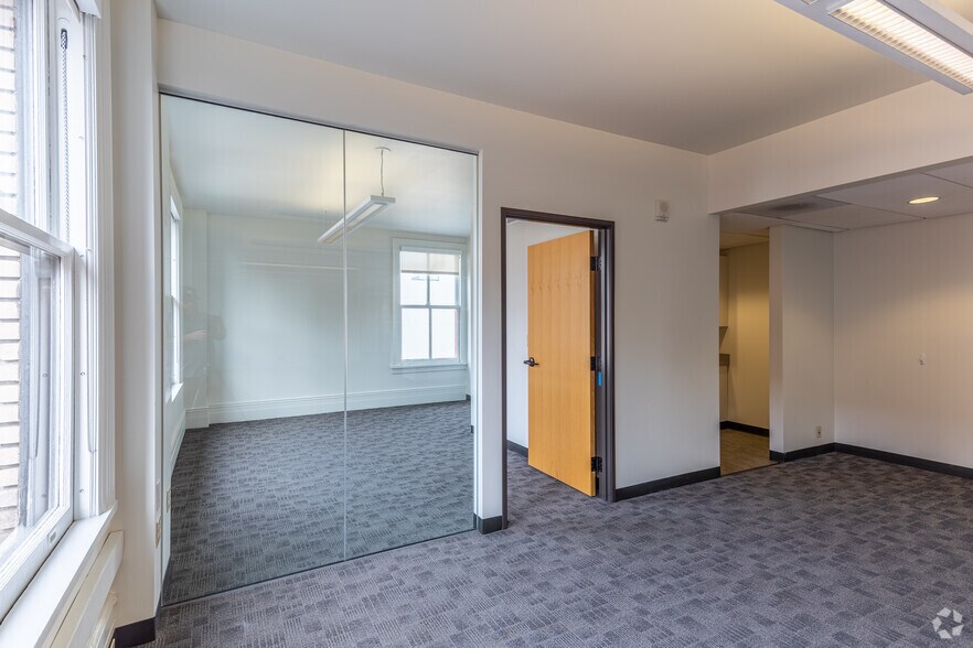 More Photos Of 319 SW Washington St, Portland Office For Sale