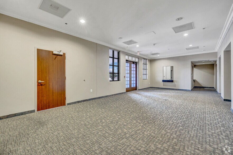 More Photos Of 200 Renaissance Way, Crockett Medical For Sale