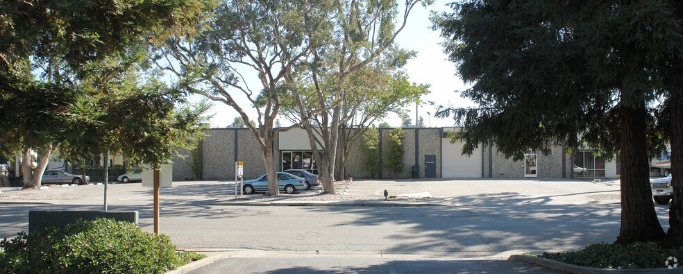 More Photos Of 3380 Vincent Rd, Pleasant Hill Light Distribution For Lease