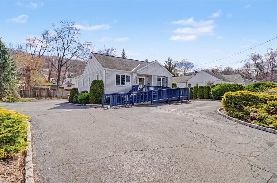 More Photos Of 75 Ramapo Rd, Garnerville Office For Sale