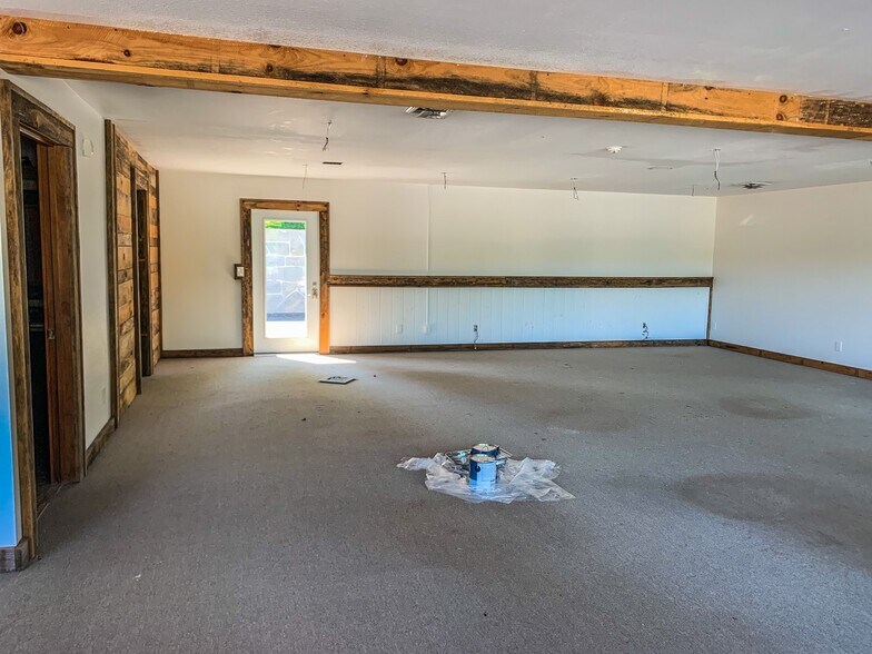 More Photos Of 3900 E First St, Blue Ridge Office Residential For Lease