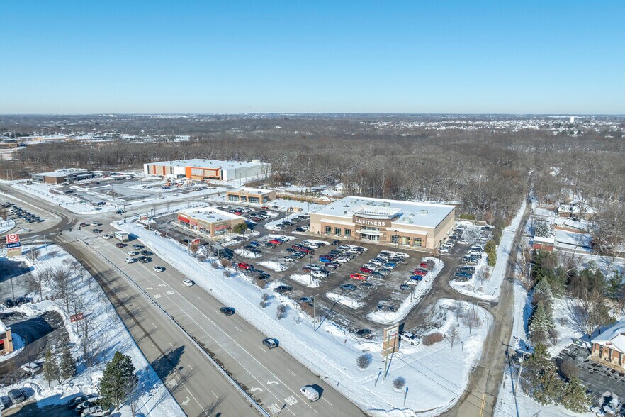 More Photos Of 2401-2405 Lincoln Hwy, New Lenox Freestanding For Lease