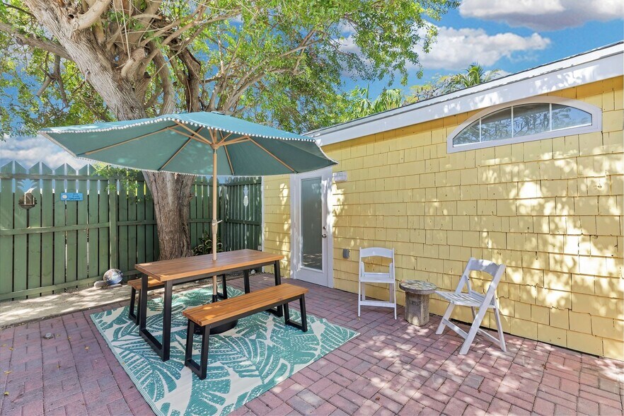More Photos Of 243 61st St, Marathon Hotel For Sale