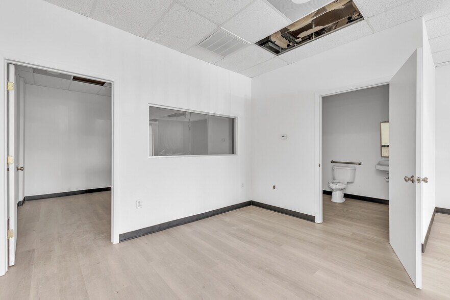 More Photos Of 1604-1680 N Ronald Reagan Blvd, Longwood Showroom For Lease