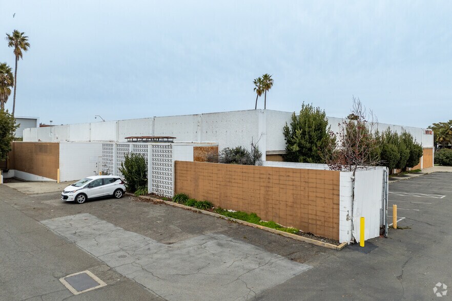 More Photos Of 24582 Hesperian Blvd, Hayward Freestanding For Lease