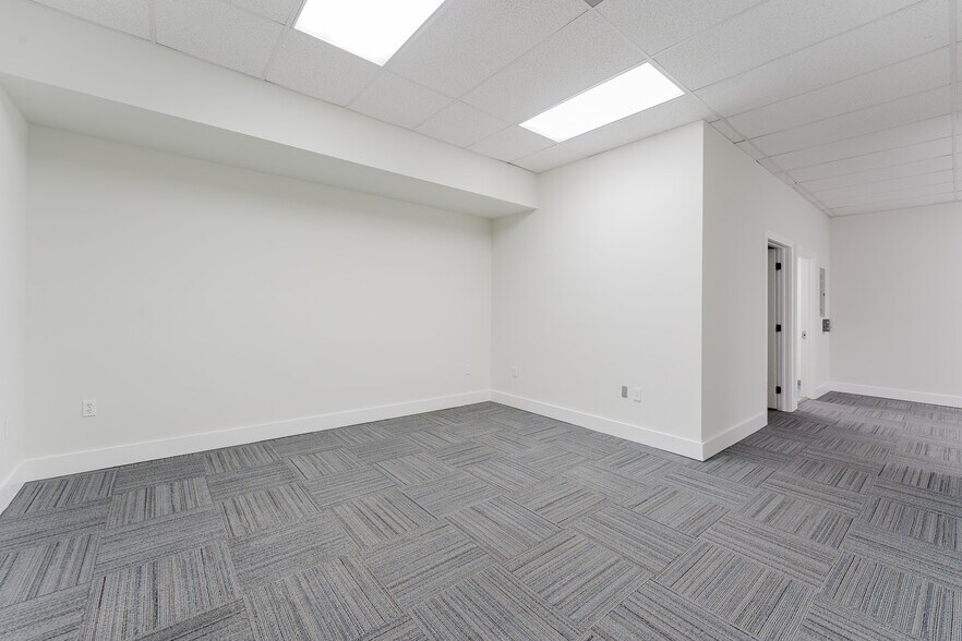 More Photos Of 1817-1847 NE 25th St, Lighthouse Point Unknown For Lease