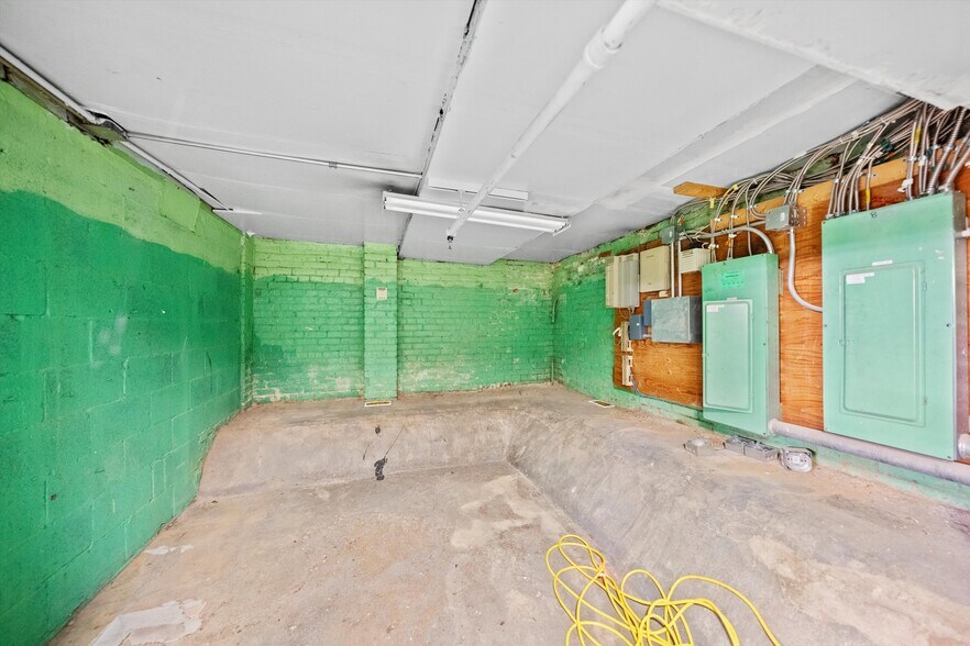 More Photos Of 3135 M St NW, Washington Storefront For Lease