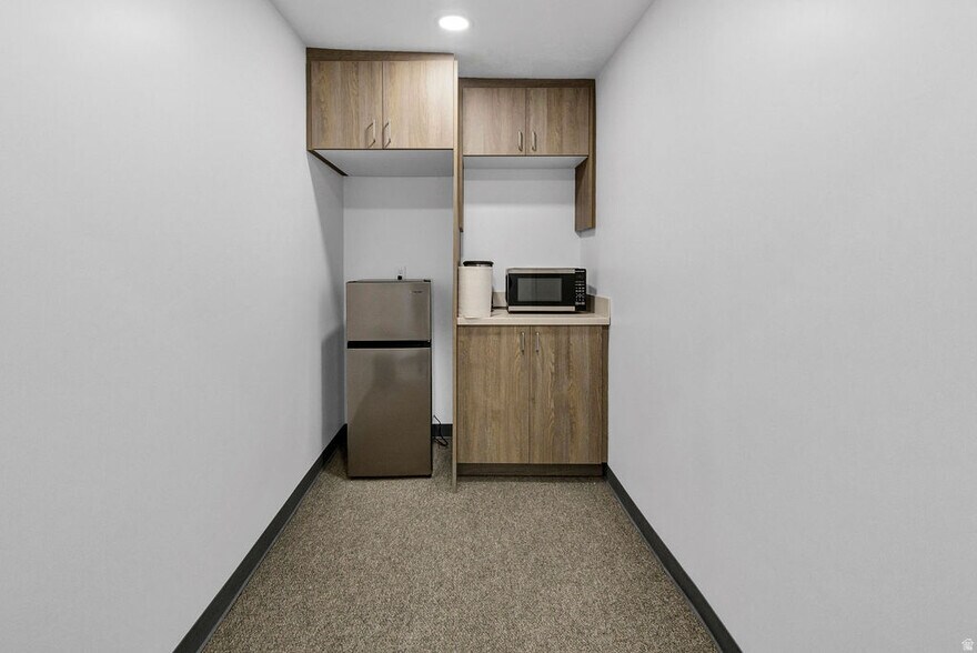 More Photos Of 46 S Center St, Elsinore Industrial For Sale