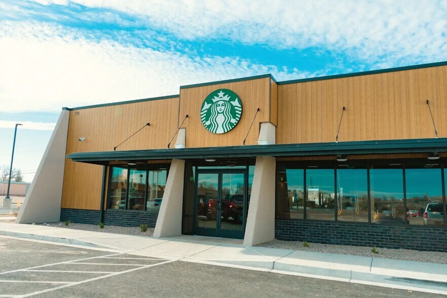 More Photos Of 719 W Main St, Farmington Bank For Sale