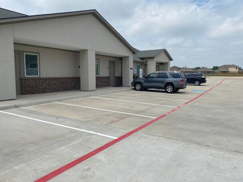More Photos Of 18510 Green Land Way, Houston Medical For Lease
