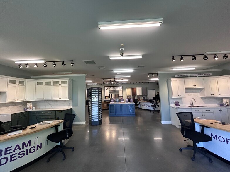 More Photos Of 4840 Reagan Dr, Charlotte Warehouse For Lease