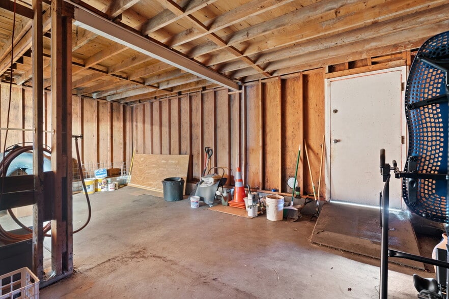 More Photos Of 710 S Lincoln St, Port Angeles General Retail For Sale
