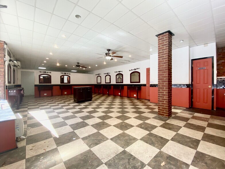 More Photos Of 135 India St, Brooklyn Storefront For Lease