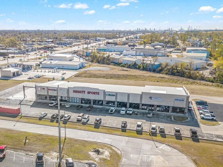 More Photos Of 329 N Cities Service Hwy, Sulphur General Retail For Lease