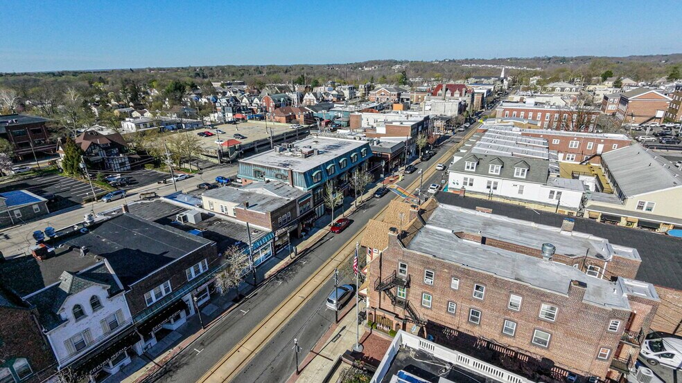 More Photos Of 10 W State St, Media Storefront For Lease