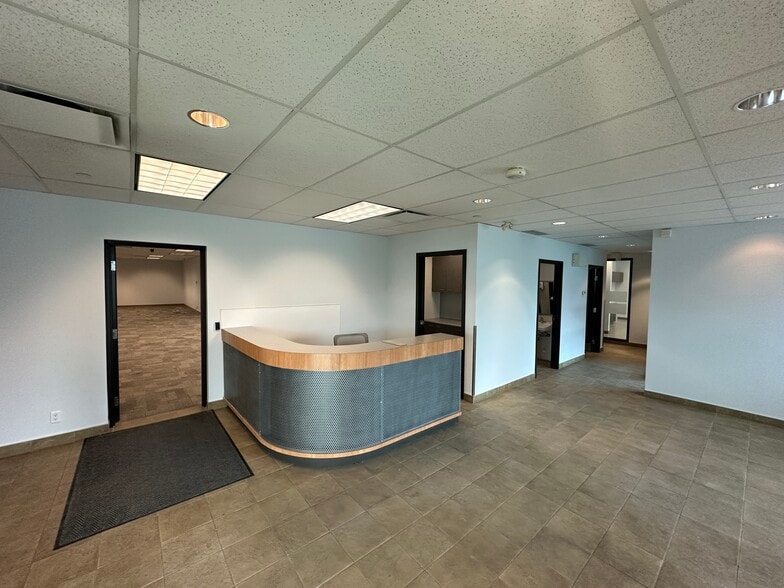 More Photos Of 7019 8th St NE, Calgary Warehouse For Lease