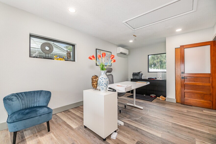 More Photos Of 390 Poinciana Dr, Melbourne Office Residential For Lease