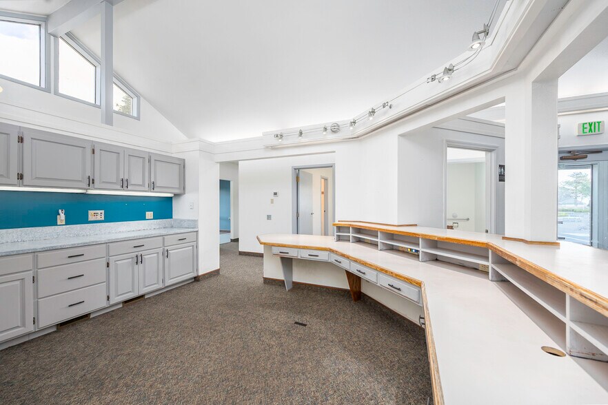 More Photos Of 1336 E Hunter Pl, Moses Lake Office For Sale