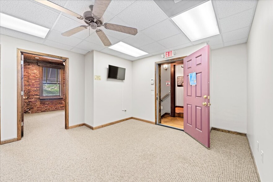 More Photos Of 303 E Main St, Pickens General Retail For Sale